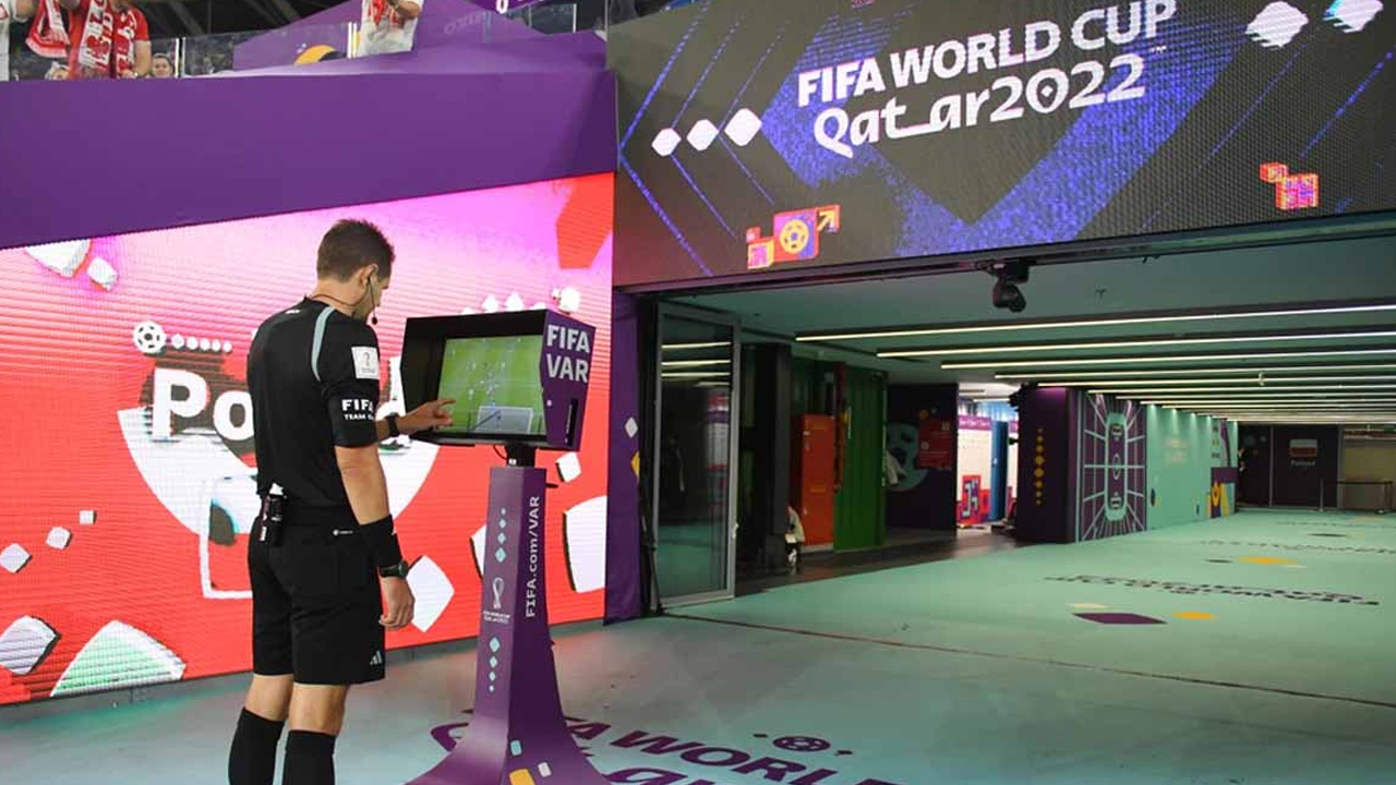 VAR chính thức xuất hiện ở World Cup 2018.