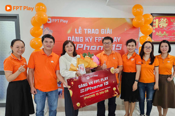 Lễ Trao Tặng Iphone 15 tới khách hàng khi Đăng Ký FPT Play - Rinh Ngay Iphone 15