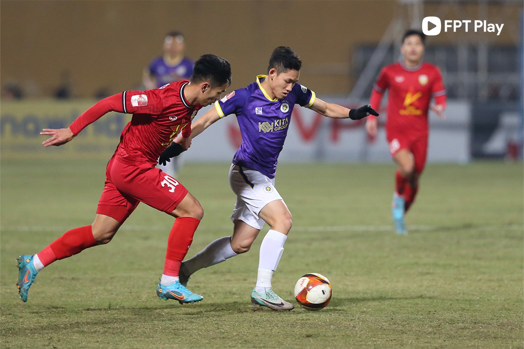 Cầu Thủ Hai Long và Quang Hải