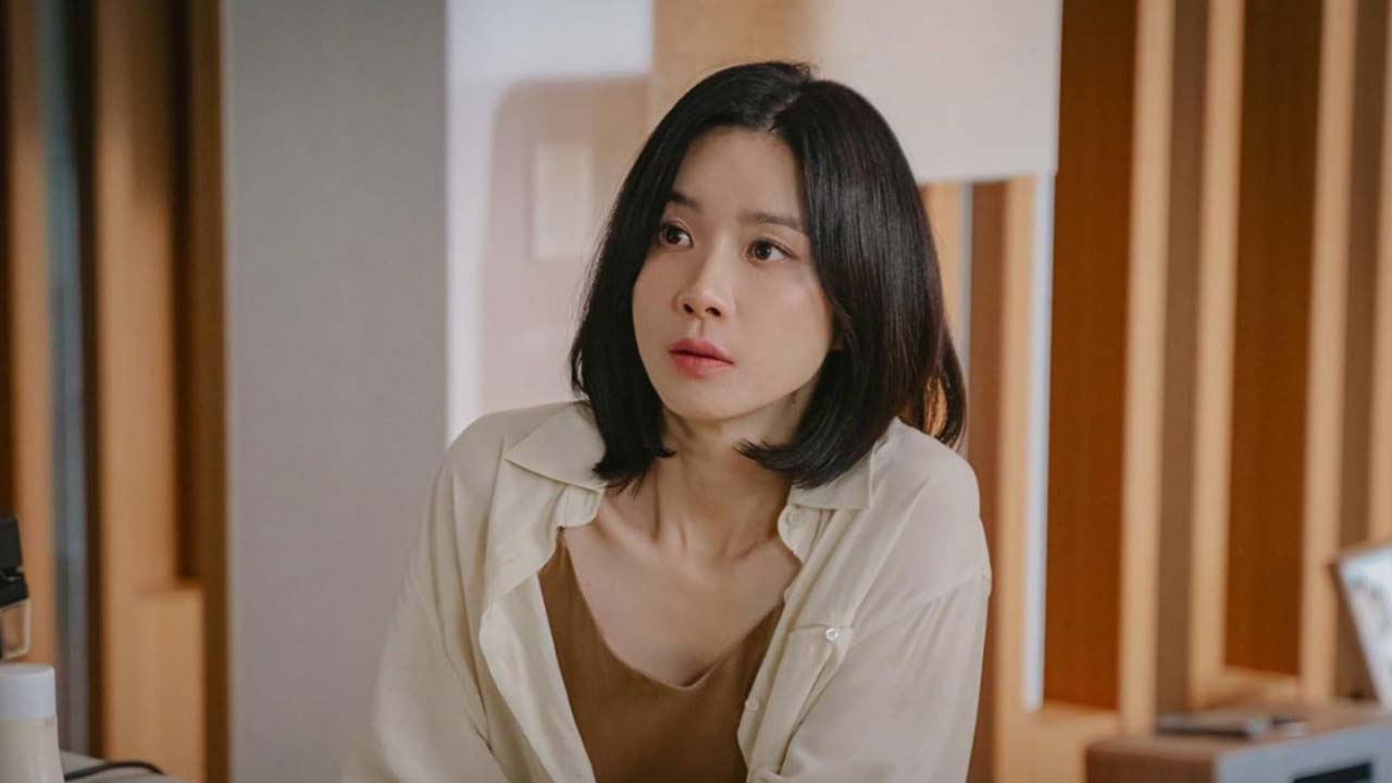 Lee Bo Young - Hide