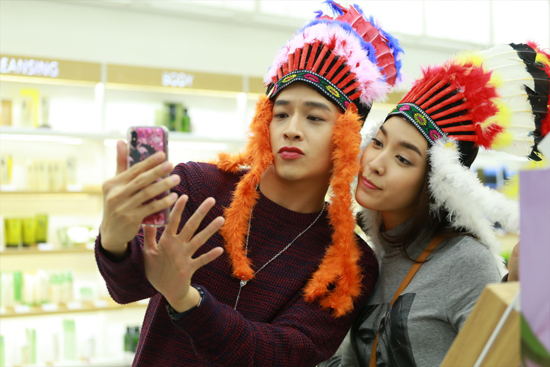 March Chutavuth và Mo Monchanok trong Trầm Cảm Hay Là Tình Ích Kỷ