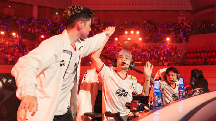 FPT x Flash thi đấu tại Chung kết tổng ĐTDV Mùa xuân 2025 (Ảnh: Garena).